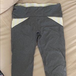 Gray cropped leggings size M